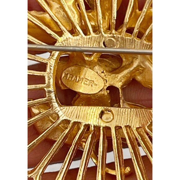 Vintage Kramer Floral Brooch Gold Tone Fan Back Faux Pearls Rhinestones Signed - Picture 3 of 6